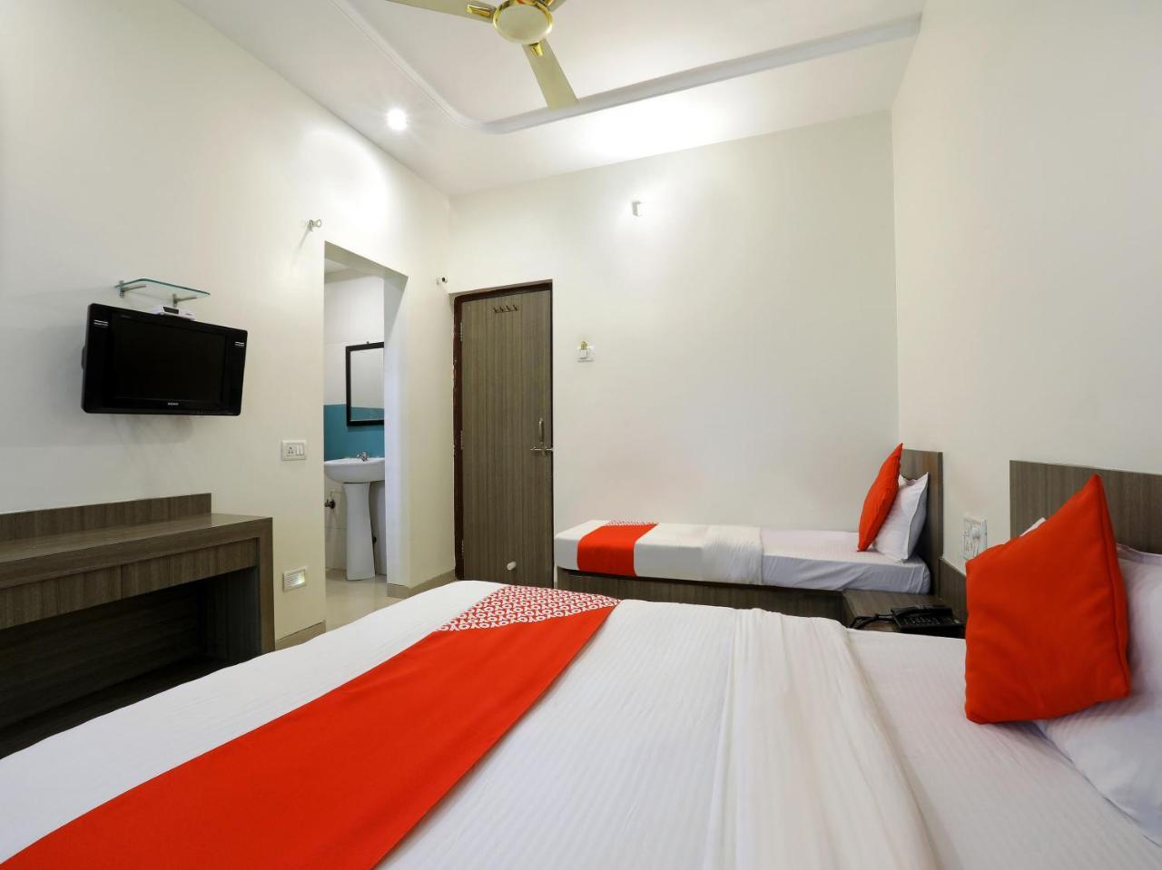 Oyo 4198 Hotel Shri Sai Murli Ширди Экстерьер фото