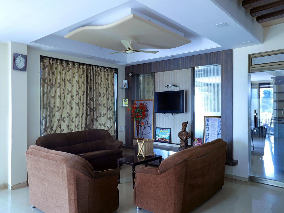 Oyo 4198 Hotel Shri Sai Murli Ширди Экстерьер фото